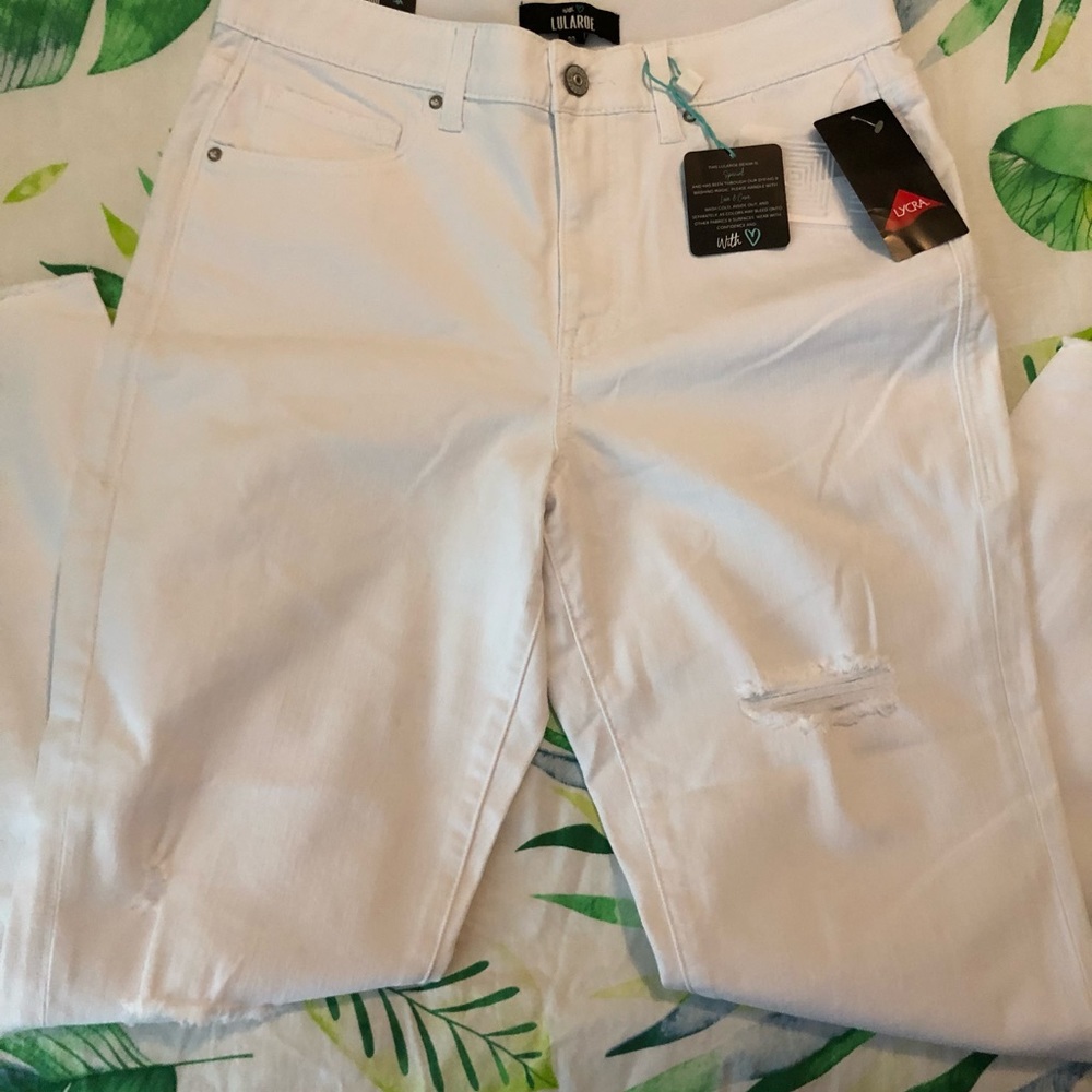 NWT White Distressed Ankle Jeans